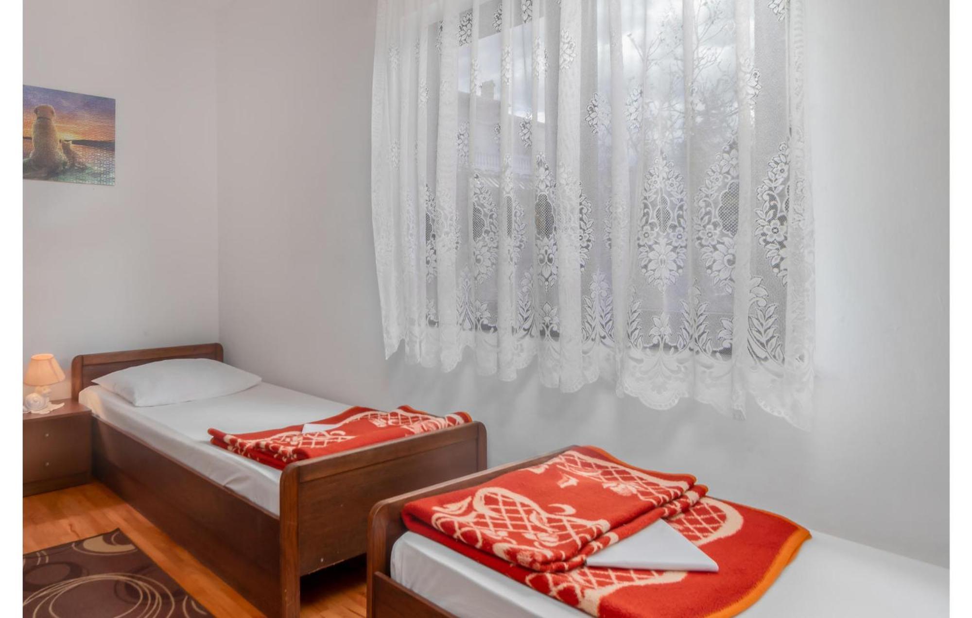 3 Bedroom Awesome Apartment In Нови-Винодолски Экстерьер фото