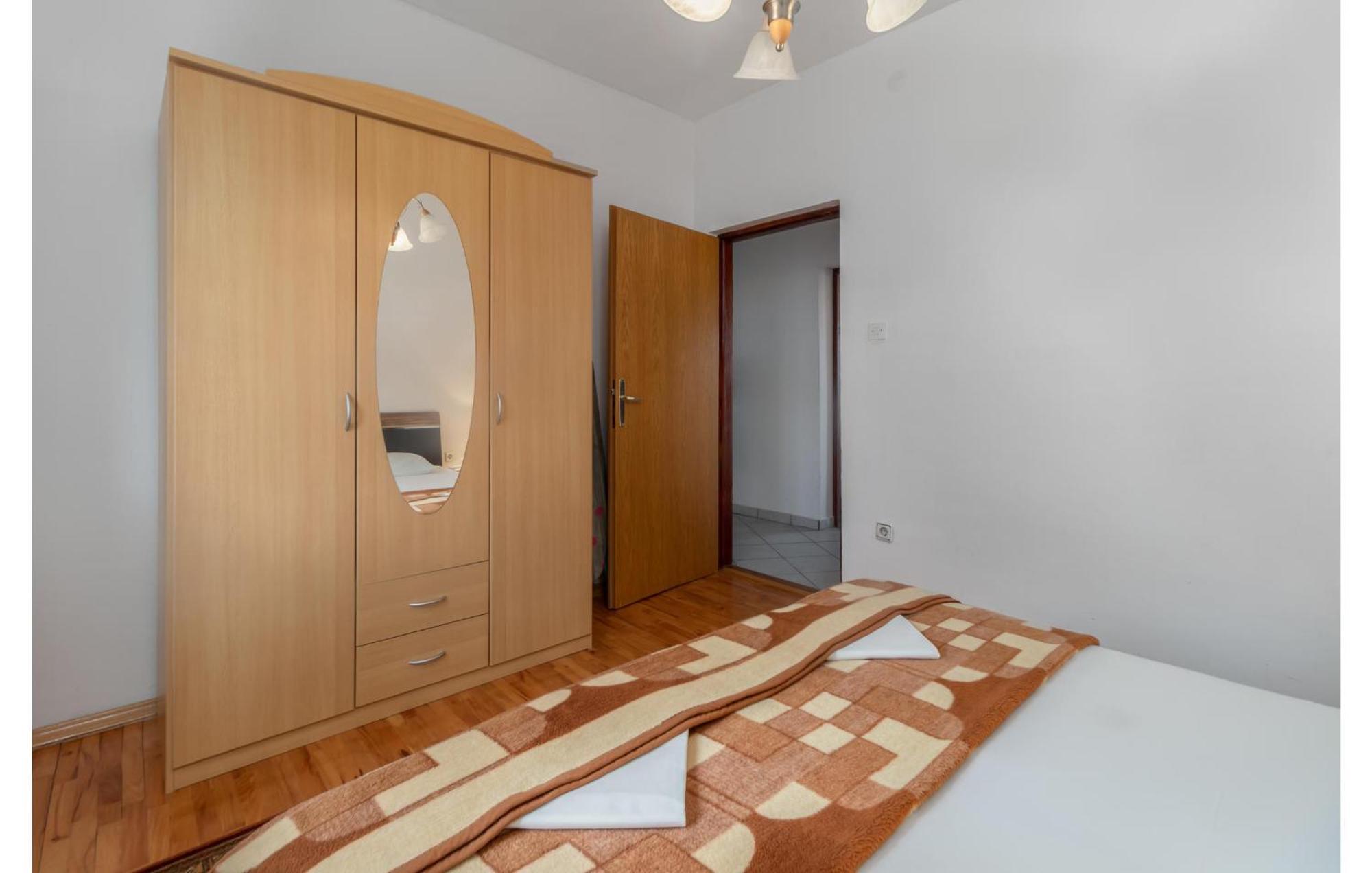 3 Bedroom Awesome Apartment In Нови-Винодолски Экстерьер фото