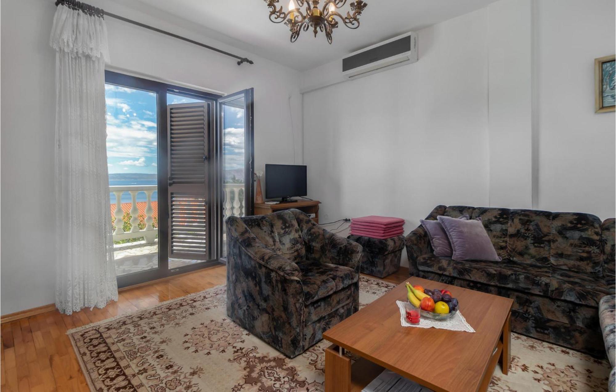 3 Bedroom Awesome Apartment In Нови-Винодолски Экстерьер фото