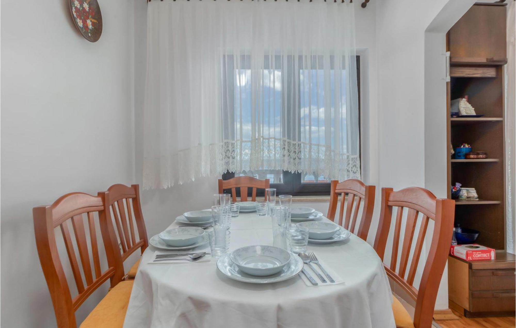 3 Bedroom Awesome Apartment In Нови-Винодолски Экстерьер фото